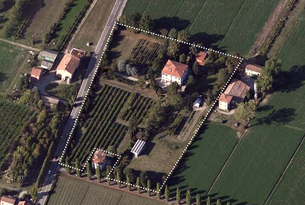 Aerial view of the vineyards and the three acetaie